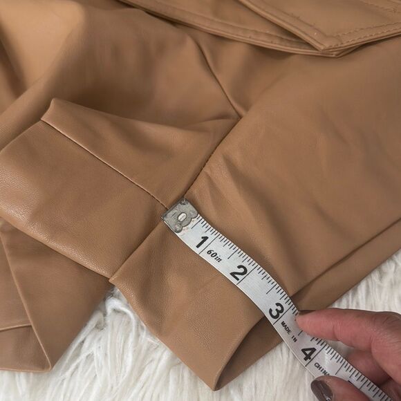 TRUTH by Republic Faux Leather Stylish Tan Women's Shorts Size 8 - Picture 4 of 11